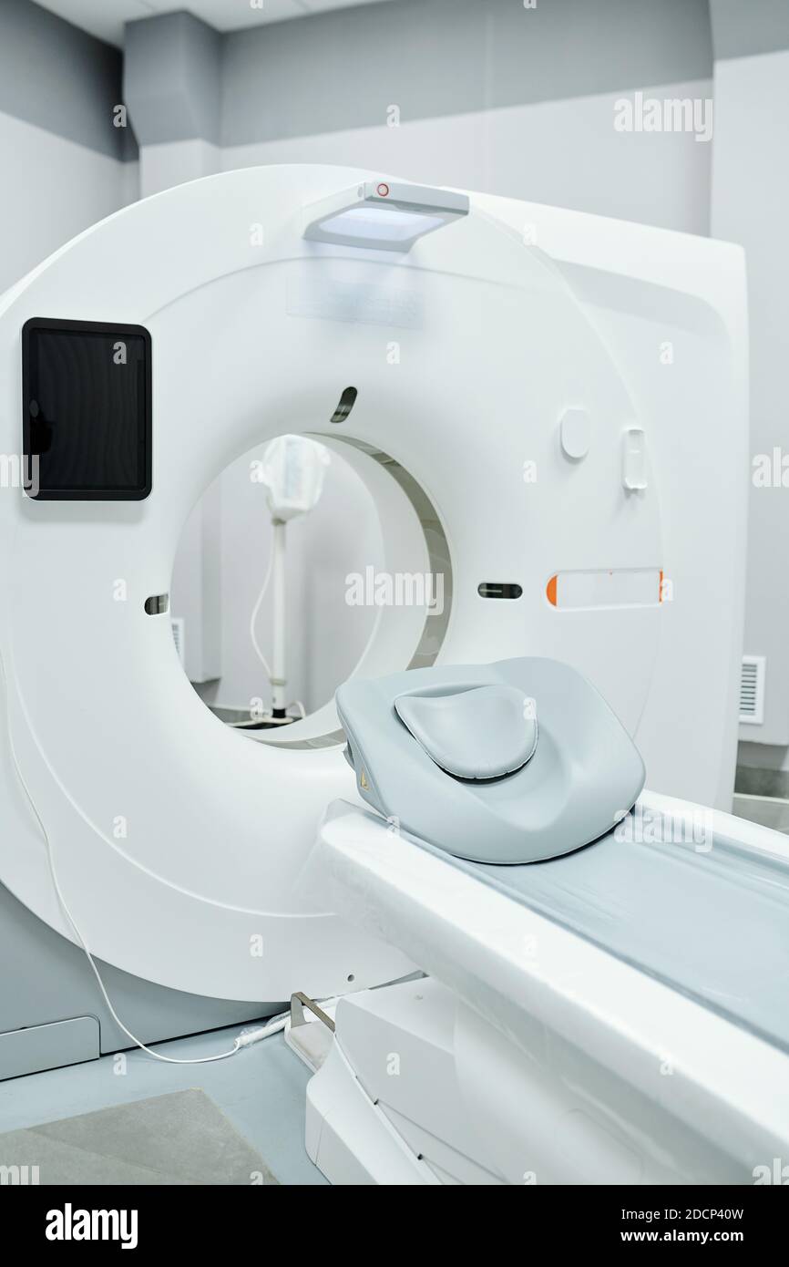 Ultra-Sound-Maschine mit Couchette, Bildschirm und anderen Teilen in der medizinischen Praxis Stockfoto