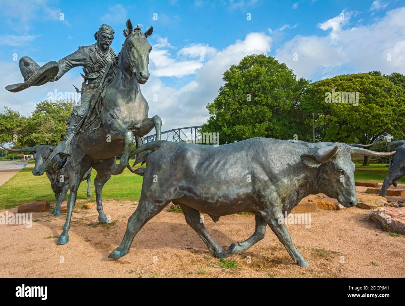 Texas, Waco, Riverwalk, Indian Spring Park, „Branding the Brazos“-Skulpturen in der Nähe der Hängebrücke Stockfoto