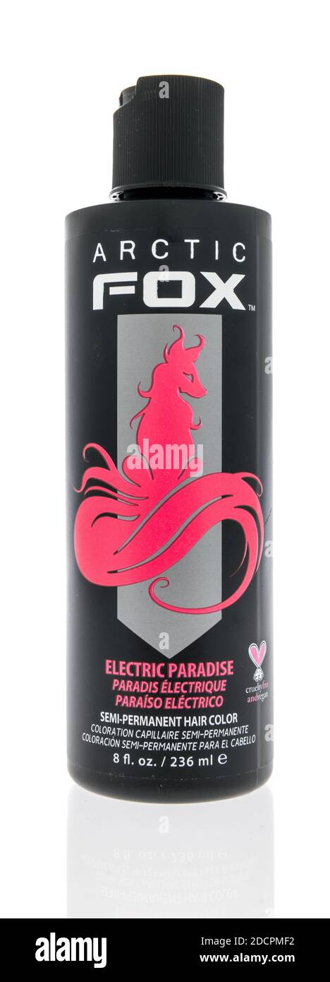 Winneconne, WI -9 November 2020: Ein Paket von artic Fuchs Haarfarbe auf einem isolierten Hintergrund. Stockfoto