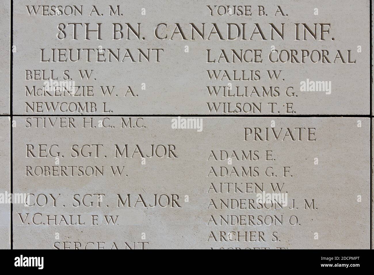 Erwähnung des kanadischen VC-Empfängers CSM Frederick William Hall (1885-1915) im Menin Gate Memorial to the Missing in Ypern, Belgien Stockfoto