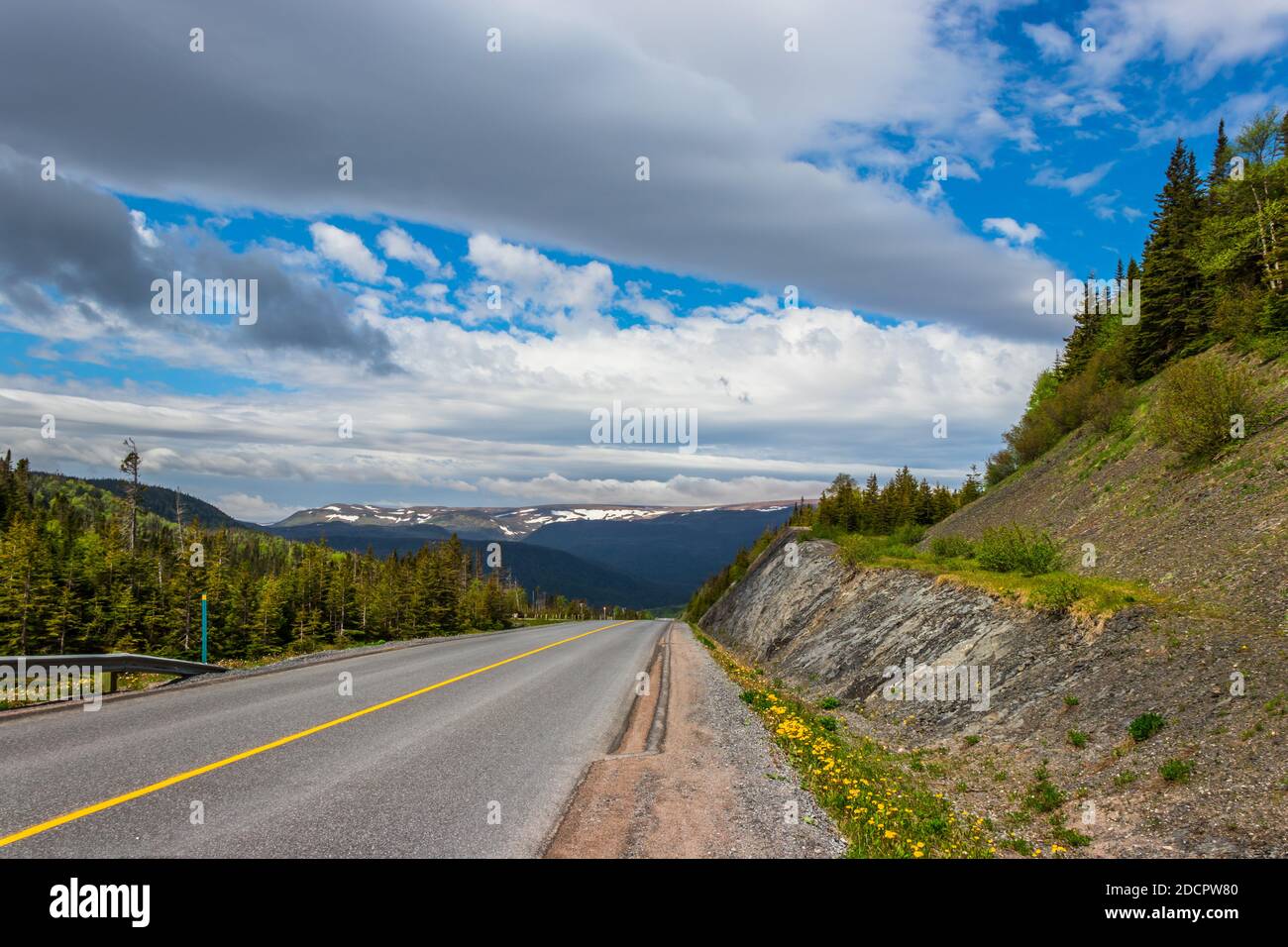 Schöne Landschaft auf der Autobahn - Neufundland, Kanada. Szenen aus Neufundland Stockfoto