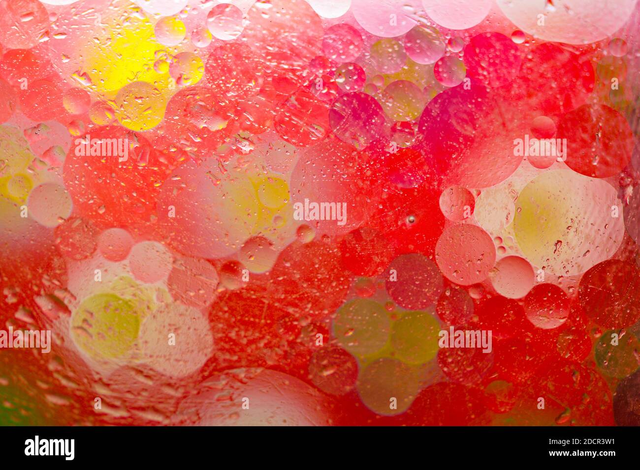 Kosmisch abstrakter Hintergrund. Abstrakte Molekülskruktur. Wasserblasen. Makroschuss-Molekül. Abstrakter Raum im Hintergrund. Stockfoto