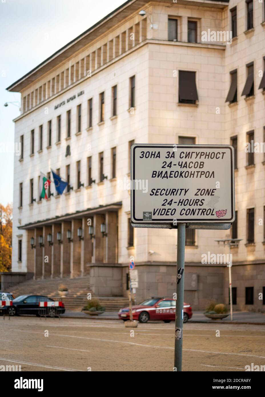 Sicherheitszone 24 Stunden CCTV-Videoüberwachung Schild auf dem Straße bei der Bulgarischen Nationalbank in Sofia Bulgarien Stockfoto