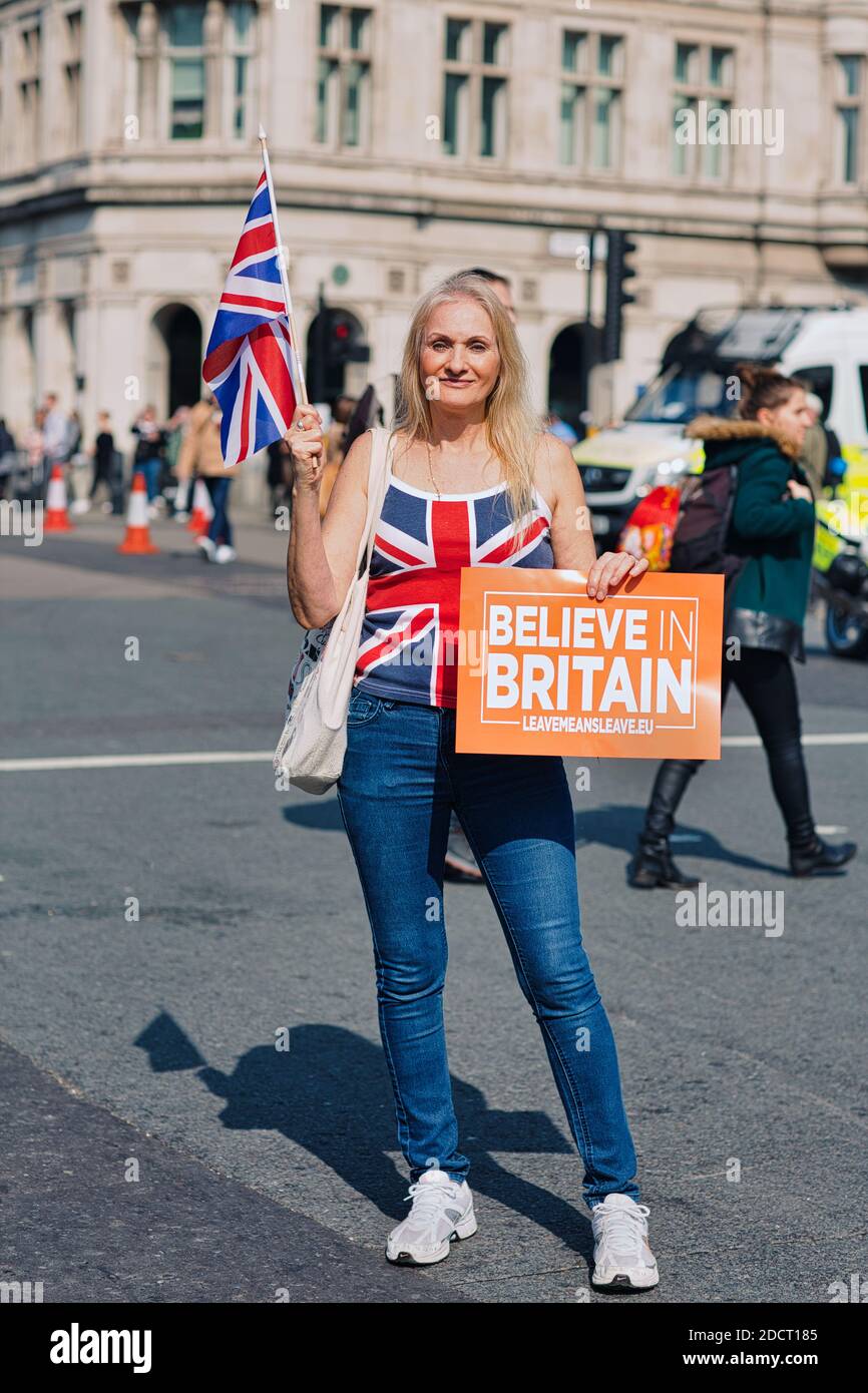 GROSSBRITANNIEN / England / London /Protesterin mit Union Jack-Hemd protestiert für den brexit Stockfoto