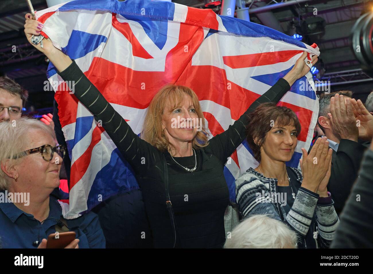 Großbritannien /London /Stimme verlassen Rally Wählen Lassen Sie Unterstützer mit Gewerkschaftsflagge stehen. Stockfoto