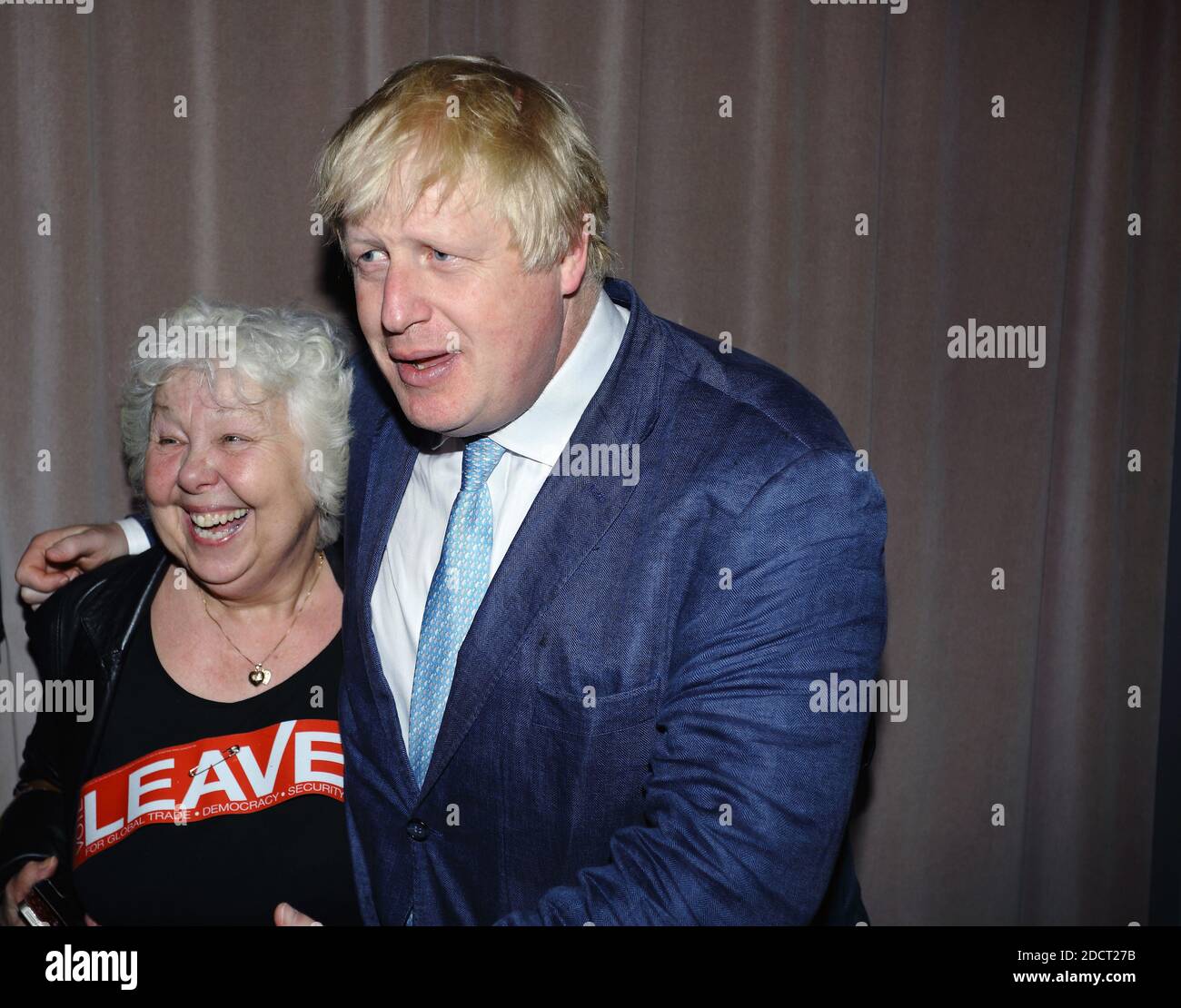 Boris Johnson, bei der Vote Leave Rallye im Jahr 2016 Vote Leave Rallye auf Formans Fish Island in East London angesprochen Stockfoto