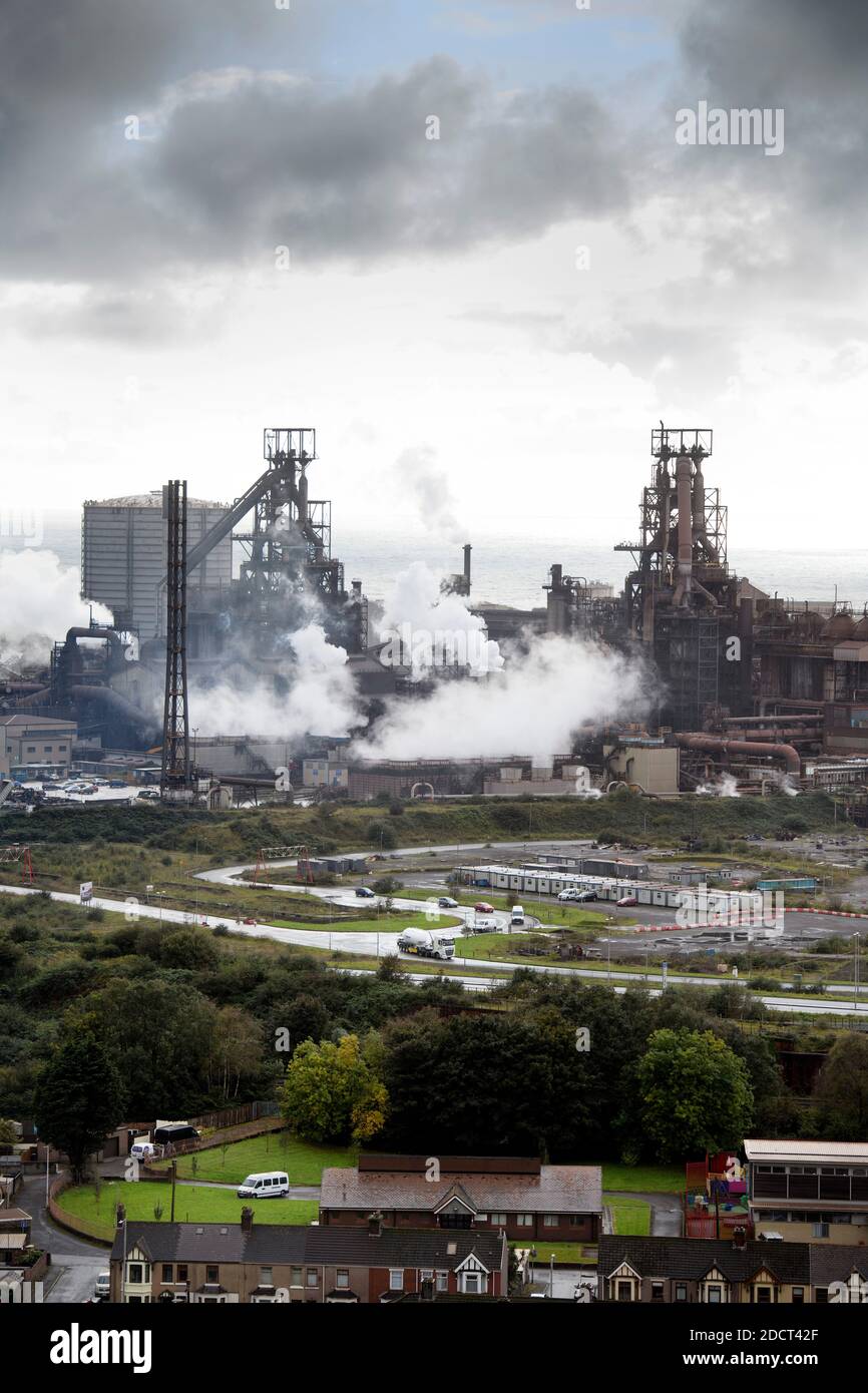 Hochöfen 4 & 5 im Tata Stahlwerk in Port Talbot, South Wales, Großbritannien Stockfoto