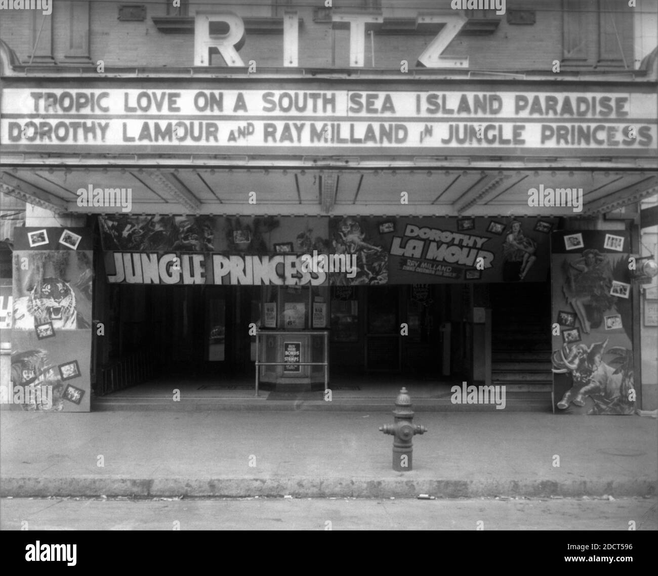 Kino-Front für Ritz-Kino mit Neuauflage aus den 1940er Jahren Von DOROTHY LAMOUR und RAY MILLAND im DSCHUNGEL PRINZESSIN 1936 Regie WILHELM / WILLIAM THIELE Paramount Pictures Stockfoto