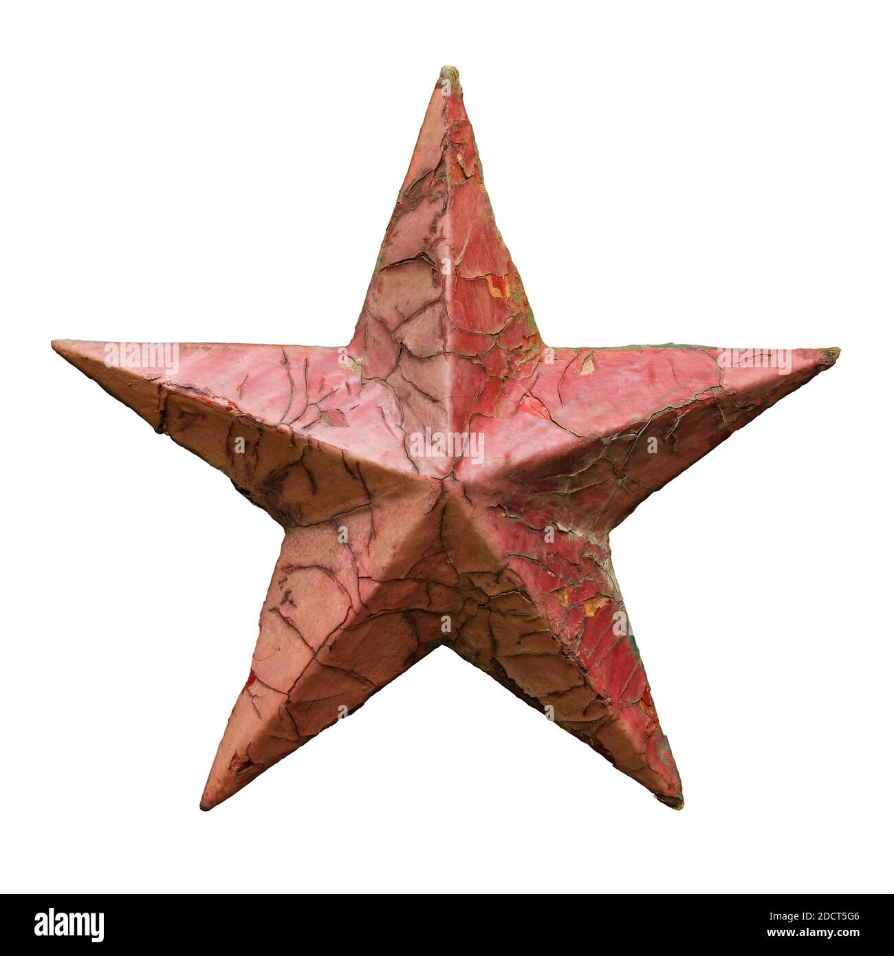 Alter roter Stern aus Metall, verwittert und rostig, Weihnachtsdekoration oder Symbol des Kommunismus, isoliert auf weißem Hintergrund Stockfoto