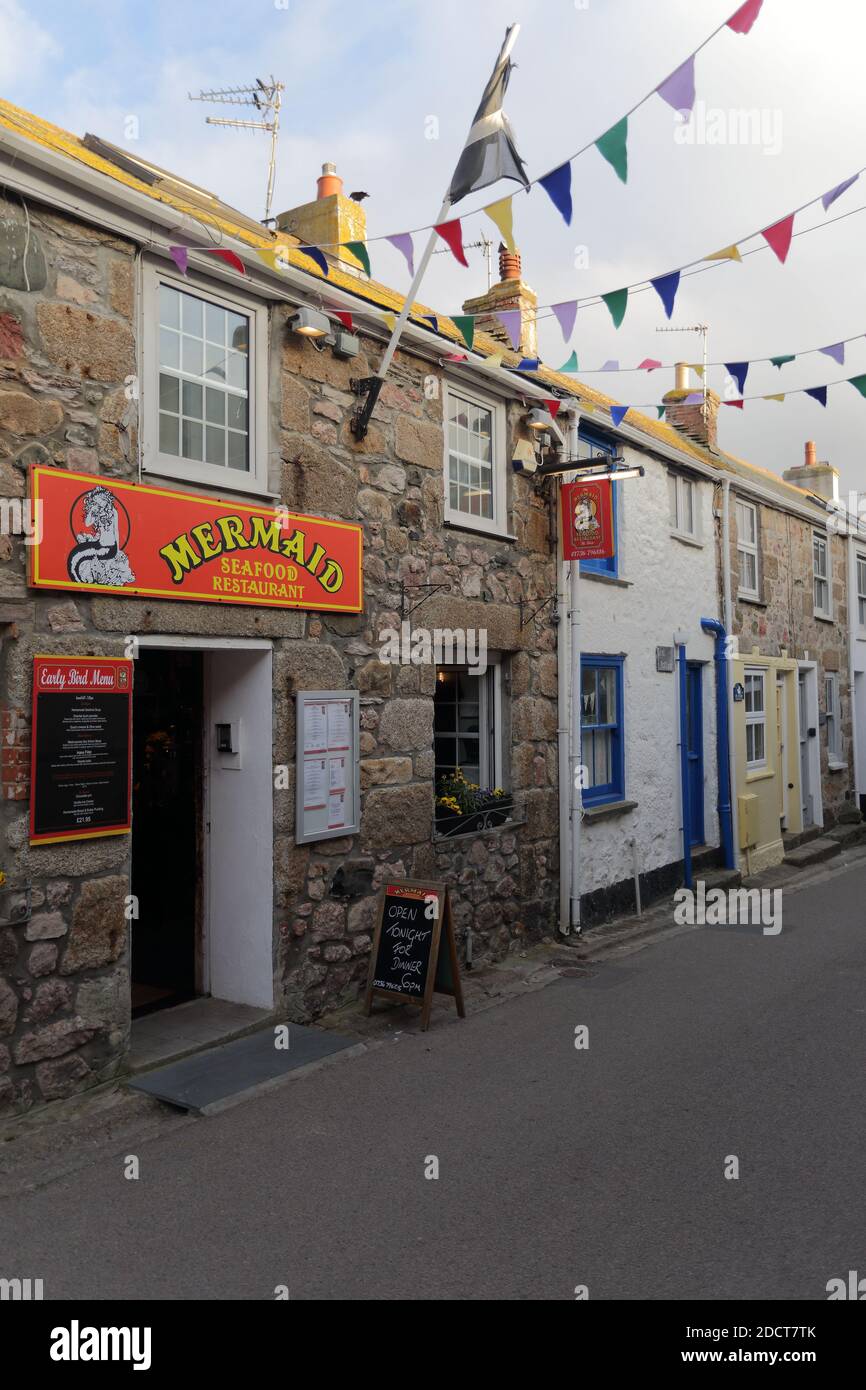 Das Mermaid Seafood Restaurant in St. Ives, Cornwall, Großbritannien, ist bekannt für seine frischen Meeresfrüchte aus der Region. Stockfoto