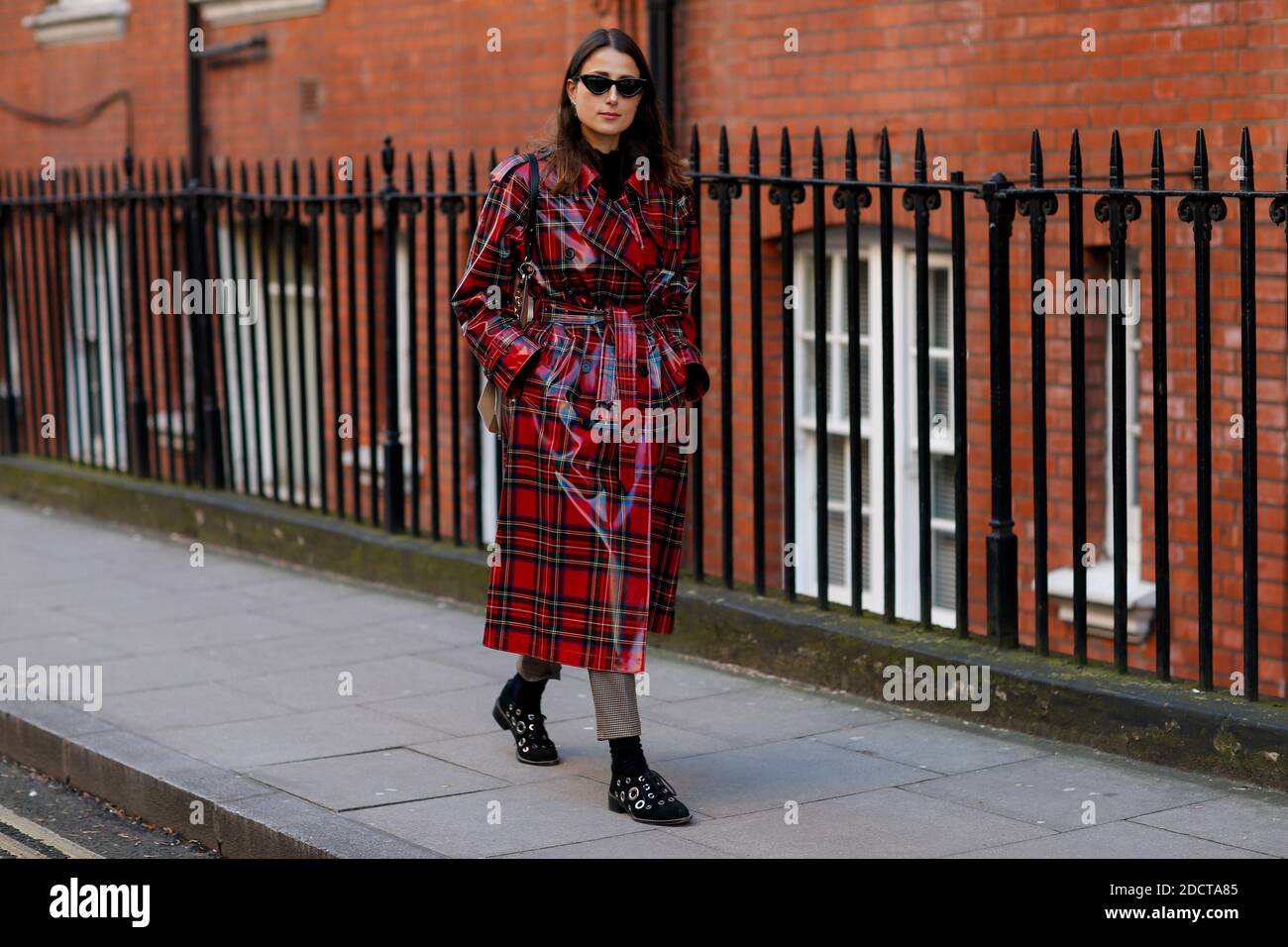 Street Style, Julia Haghjoo Ankunft bei JW Anderson Herbst-Winter 2018-2019 Show im Yeomanry House, in London, England, am 17. Februar 2018. Foto von Marie-Paola Bertrand-Hillion/ABACAPRESS.COM Stockfoto