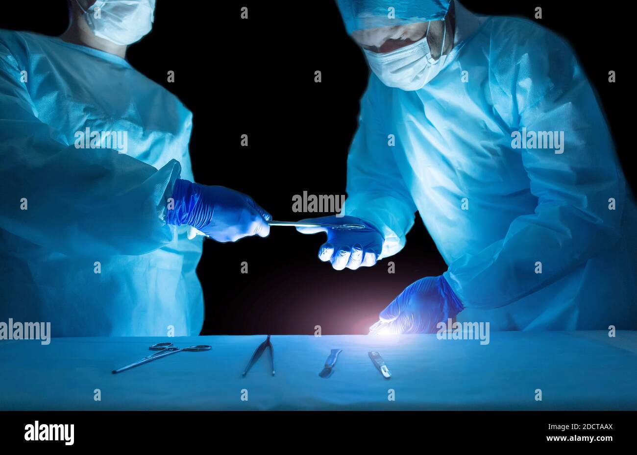 Moderne chirurgische Operation zur Entfernung des Adenoms der Prostata mittels Laserverdampfung des Adenoms. Das Konzept der Behandlung von Krankheiten mit einem hig Stockfoto