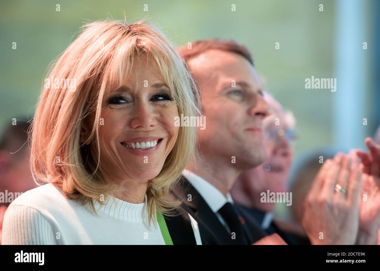 Brigitte und Emmanuel Macron.der französische Präsident Emmanuel Macron hält eine Rede während eines Treffens der französischen Bischofskonferenz (CEF) am 10. april 2018 im College des Bernardins in Paris. Foto von Jacques Witt/Pool/ABACAPRESS.COM Stockfoto