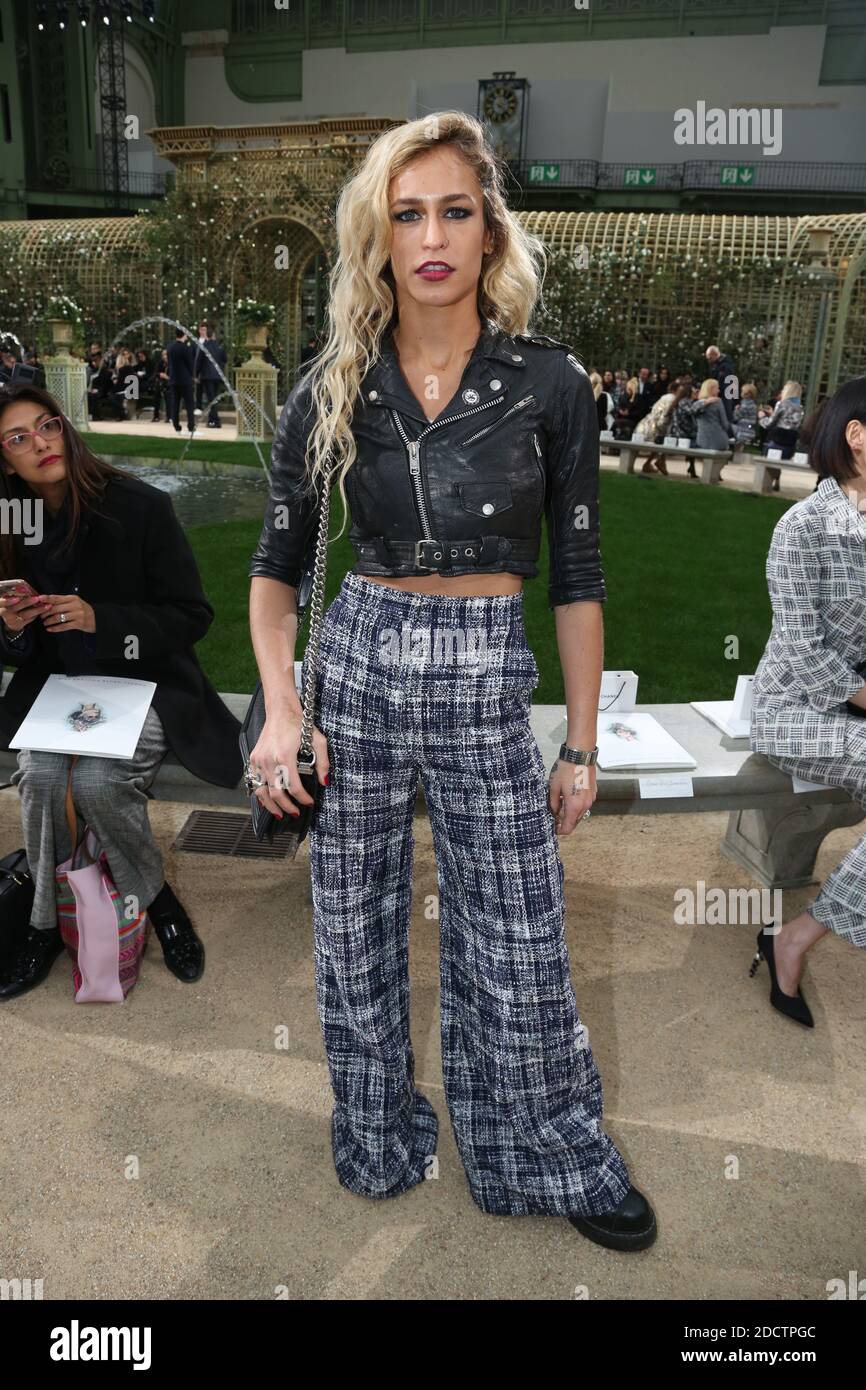 Alice Dellal nimmt an der Chanel Haute Couture Spring Summer 2018 Kollektion im Rahmen der Paris Fashion Week am 23. Januar 2018 in Paris, Frankreich, Teil. Foto von Jerome Domine/ABACAPRESS.COM Stockfoto