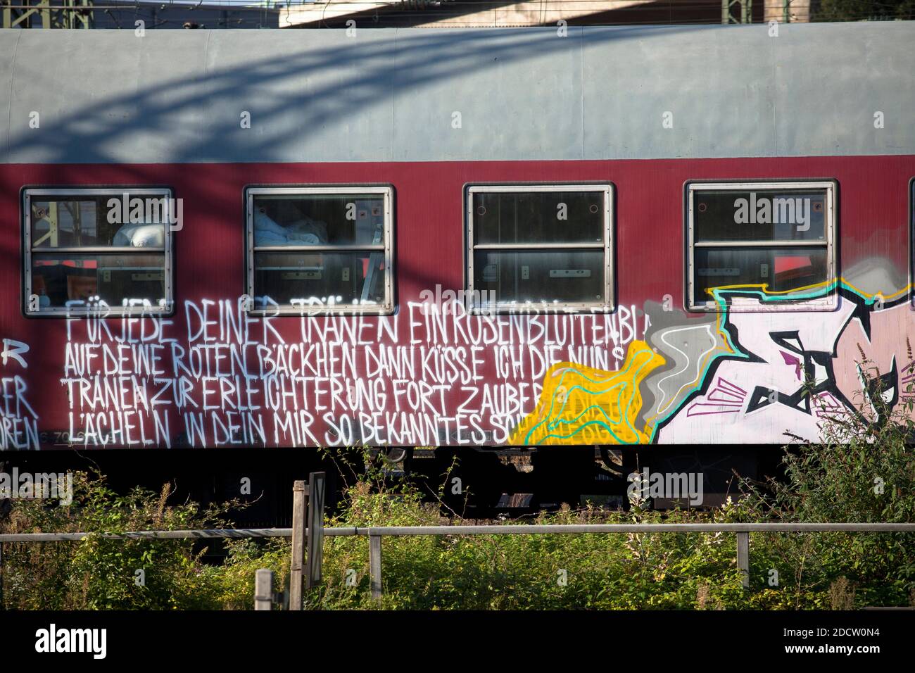 Graffiti in einem zug Fotos und Bildmaterial in hoher Auflösung Alamy