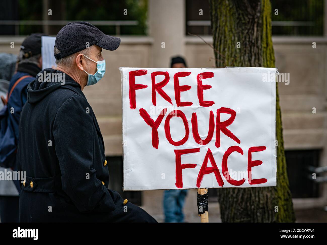 New York City, Usa. November 2020. Anti-Lockdown-Demonstranten versammelten sich in Manhattan und forderten keine weiteren Lockdowns oder die Verwendung von Maske in New York City. (Foto: Steve Sanchez/Pacific Press) Quelle: Pacific Press Media Production Corp./Alamy Live News Stockfoto