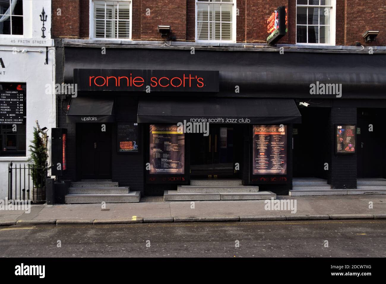 Ronnie Scott's Jazz Club Außenansicht tagsüber, Soho, London. Stockfoto