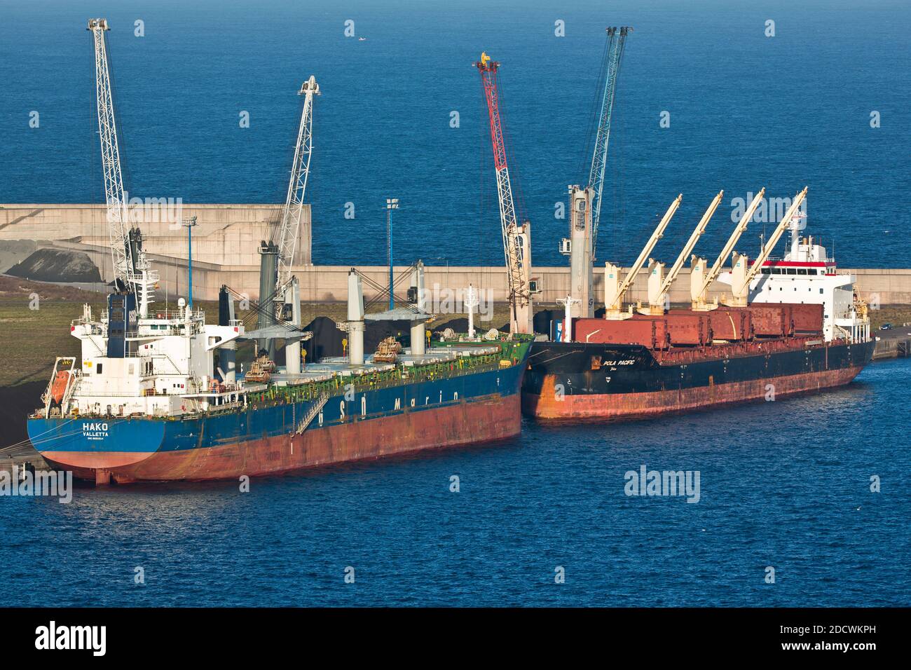 Der Hafen von Gijón, auch bekannt als El Musel, ist ein spanischer Seehafen im Norden der Iberischen Halbinsel, neben dem Kantabrischen Meer. Stockfoto