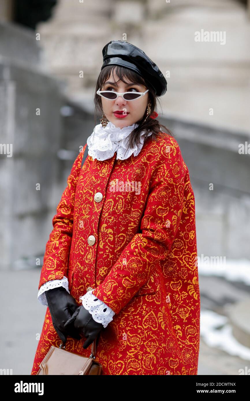 Street style, Roxana-Maria Popescu Ankunft in Paco Rabanne Herbst-Winter 2018-2019 Show im Grand Palais in Paris, Frankreich, am 1. März 2018 statt. Foto von Marie-Paola Bertrand-Hillion/ABACAPRESS.COM Stockfoto