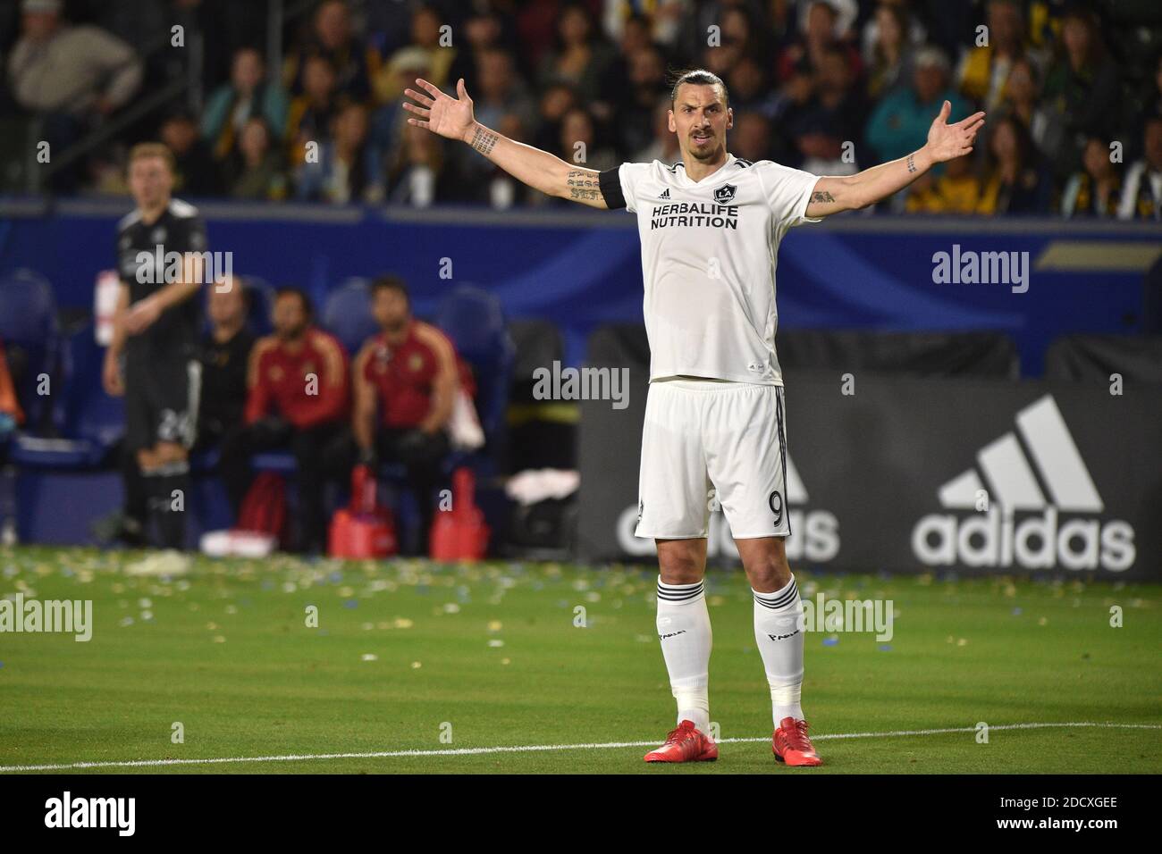 Zlatan Ibrahimovic in Aktion während des MLS-Spiels Atlanta United FC gegen LA Galaxy am Samstag, den 21. April im StubHub Center in Carson, CA, USA. Foto von Lionel Hahn/ABACAPRESS.COM Stockfoto