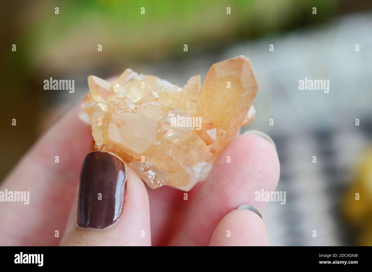 Red Quartz Crystal Crystals Stockfotos Und Bilder Kaufen Alamy