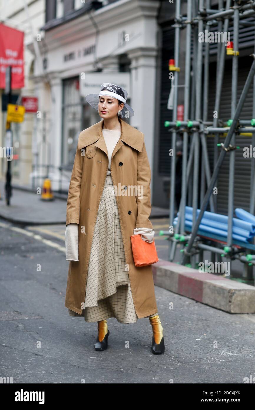 Street Style, Julia Haghjoo Ankunft in Rejina Pyo Herbst-Winter 2018-2019 Show in Burlington Arcade, in London, England, am 18. Februar 2018 statt. Foto von Marie-Paola Bertrand-Hillion/ABACAPRESS.COM Stockfoto