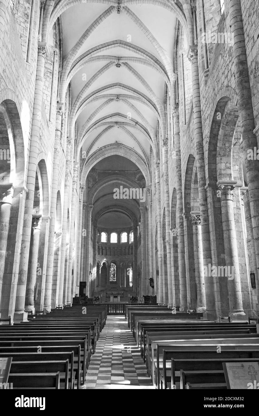 Das Kirchenschiff der Basilika der Abtei Fleury an Saint-Benoît-Sur-Loire, Frankreich Stockfoto