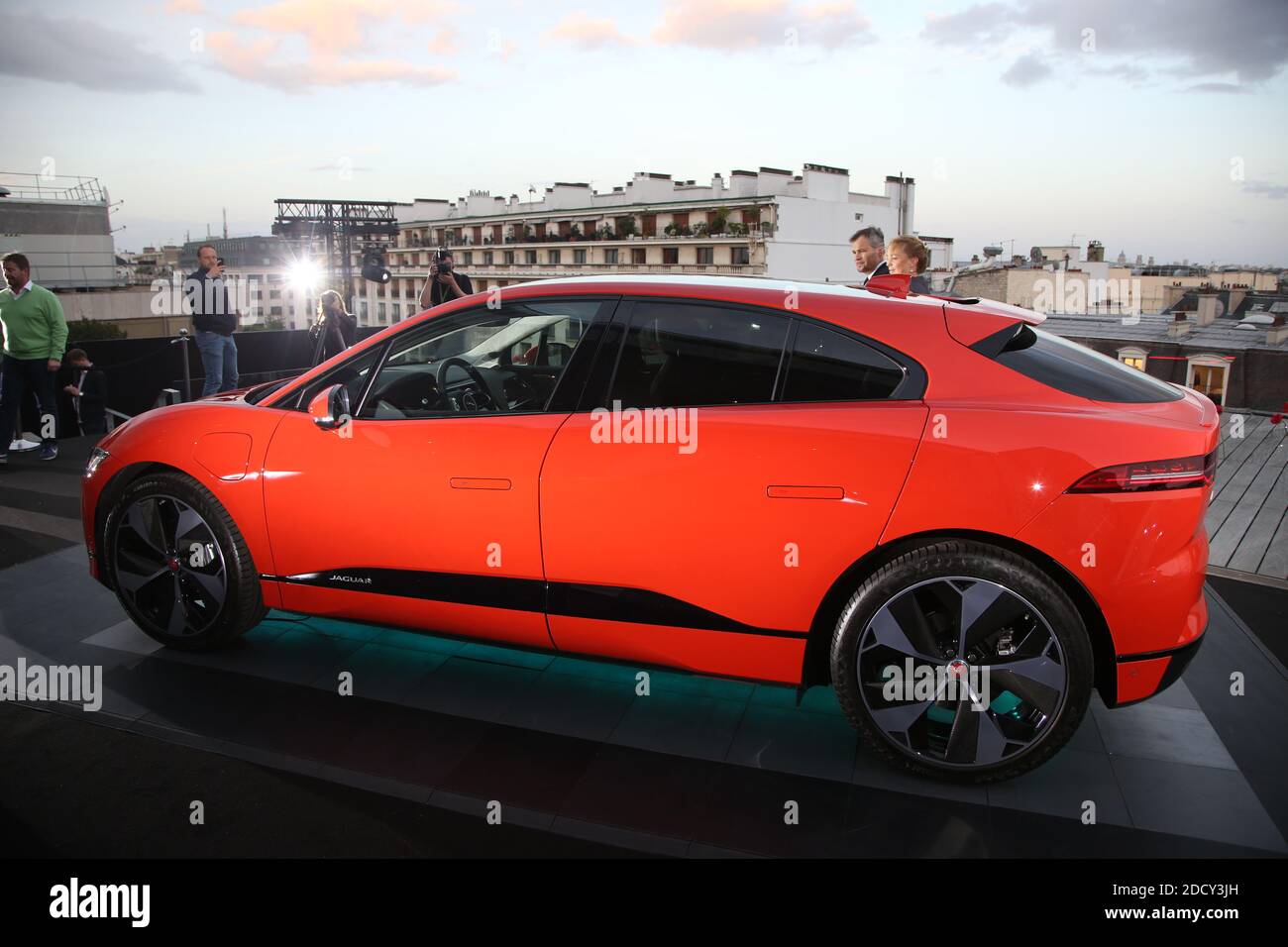 Ambiance lors du Cocktail d'inauguration de la nouvelle Jaguar i-PACE 100% électrique a La Maison Blanche a Paris, Frankreich, le 27 Avril 2018. Foto von ABACAPRESS.COM Stockfoto