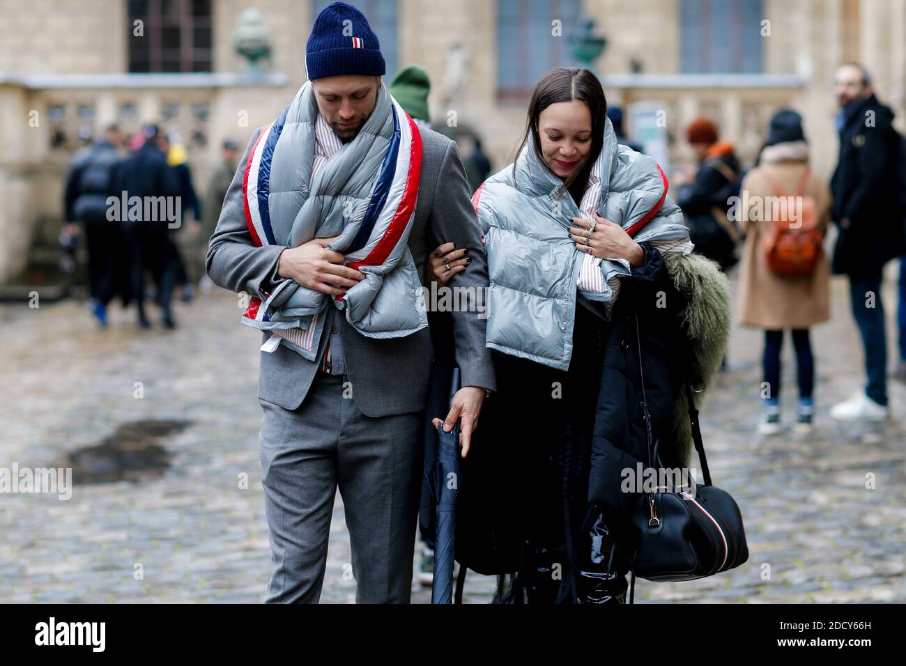 Street Style, Simon Rasmussen und Marz Lovejoy bei der Ankunft in Thom Browne Herbst-Winter 2018-2019 Menswear Show in Beaux Arts, in Paris, Frankreich, am 20. Januar 2018 statt. Foto von Marie-Paola Bertrand-Hillion/ABACAPRESS.COM Stockfoto