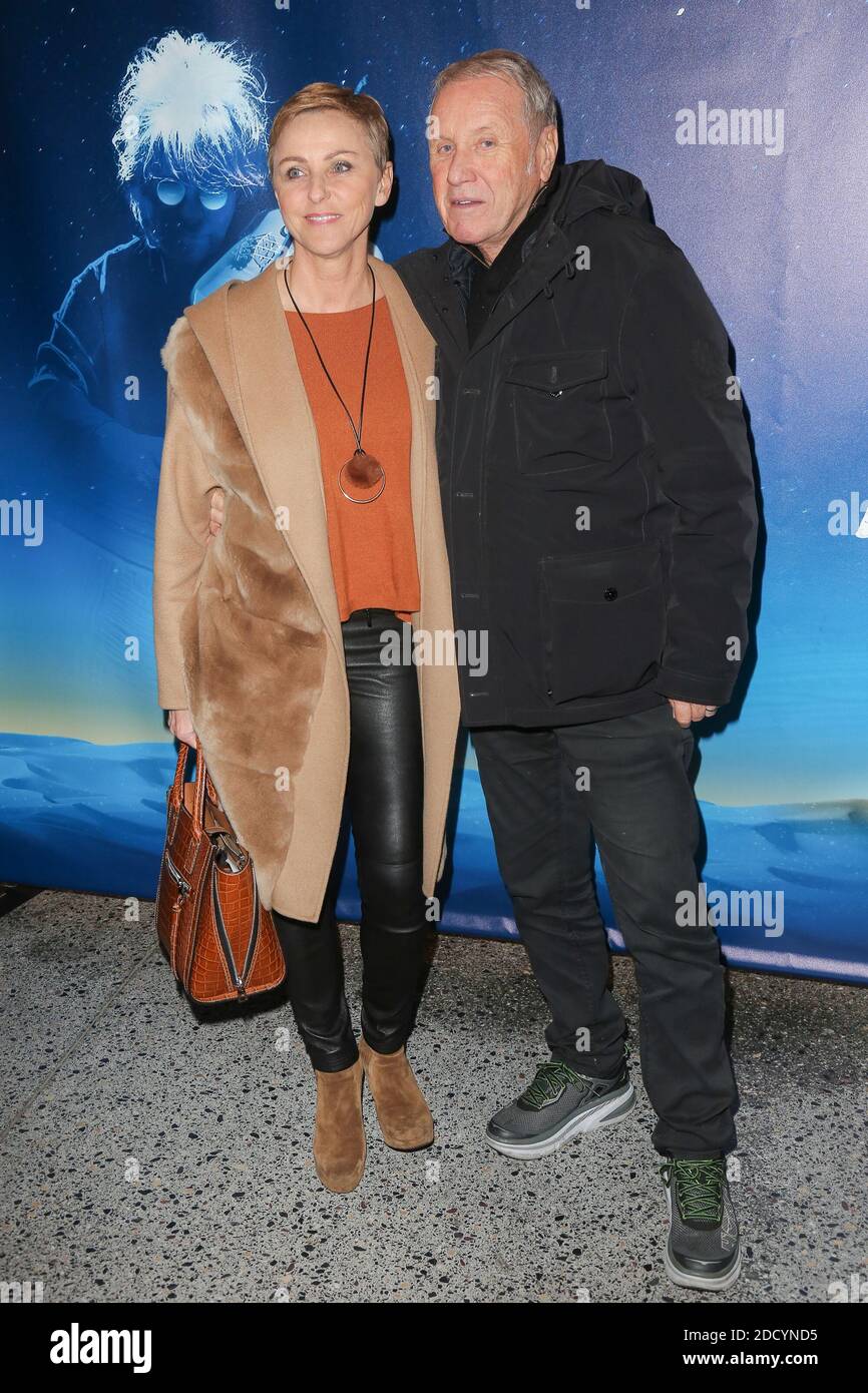 Yves Renier et sa femme Karine Renier lors du photocall du spectacle 'BO le voyage Musical' de Catherine Lara et Giuliano Peparini au 13 Art a Paris, France le 09 Mars, 2018. Foto von Nasser Berzane/ABACAPRESS.COM Stockfoto