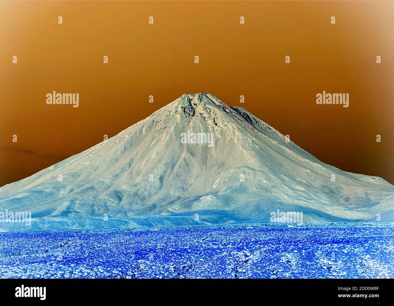 Stimmungsvolle Berglandschaft mit Platz zum Hinzufügen von Text. Stockfoto