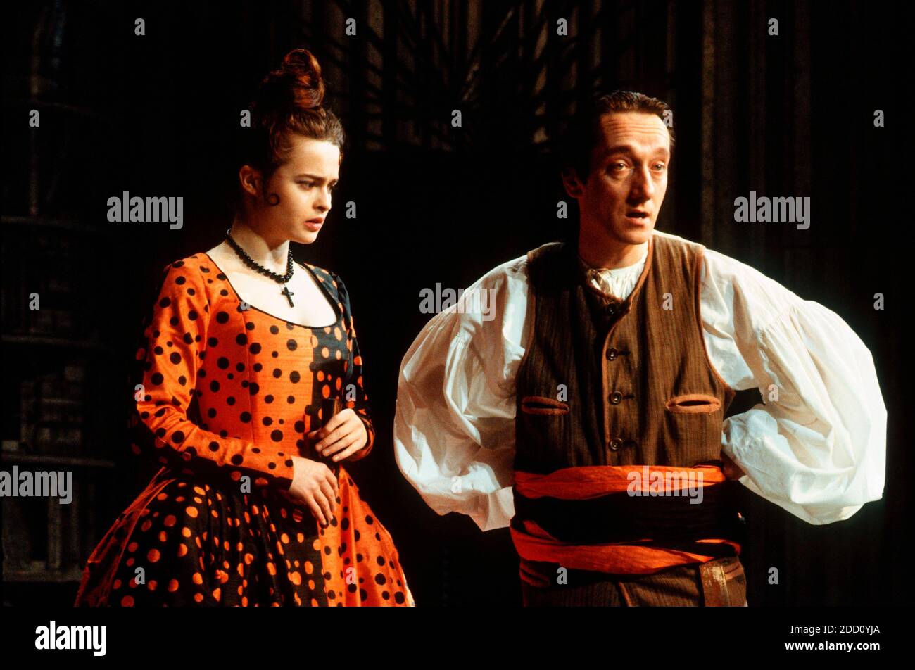 Helena Bonham Carter (Rosine), Lee Cornes (Figaro) in THE MARRIAGE OF FIGARO by Beaumarchais at the Palace Theatre Watford 11/03/1992 Design: Bruno Santini Beleuchtung: Christopher Toulmin Regie: Lou Stein Stockfoto
