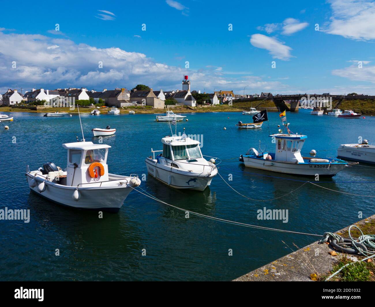 Ausflugsboote im Hafen von Guilvinec oder Le Guilvinec, einer Gemeinde im Département Finistère der Bretagne im Nordwesten Frankreichs. Stockfoto