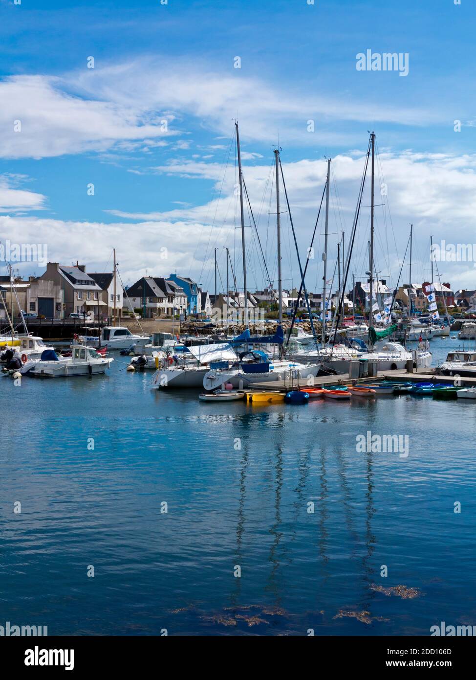 Ausflugsboote im Hafen von Guilvinec oder Le Guilvinec, einer Gemeinde im Département Finistère der Bretagne im Nordwesten Frankreichs. Stockfoto