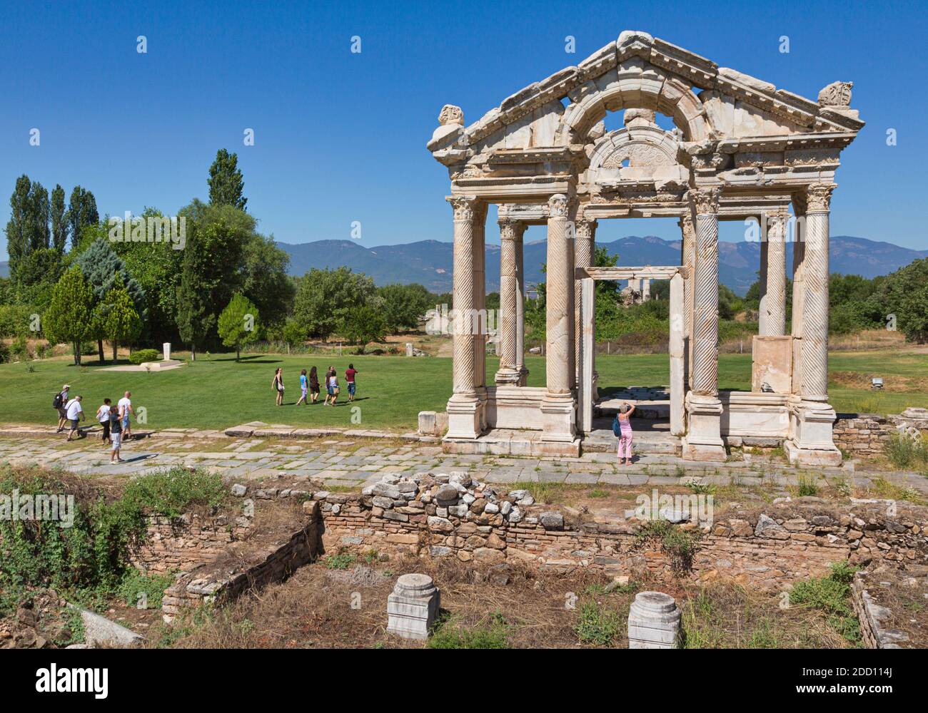 Ruinen von Aphrodisias, Provinz Aydin, Türkei. 2. Jahrhundert Tor als Tetrapylon bekannt. Aphrodisias, die ein UNESCO-Weltkulturerbe ist, wurde d Stockfoto