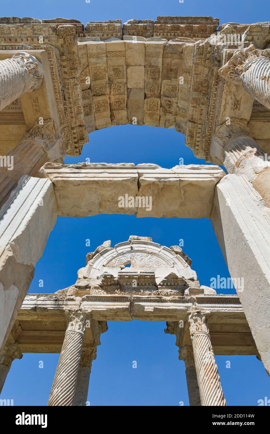 Ruinen von Aphrodisias, Provinz Aydin, Türkei. Detail des 2. Jahrhunderts Gateway als Tetrapylon bekannt. Aphrodisias, das ist ein UNESCO-Weltkulturerbe S Stockfoto