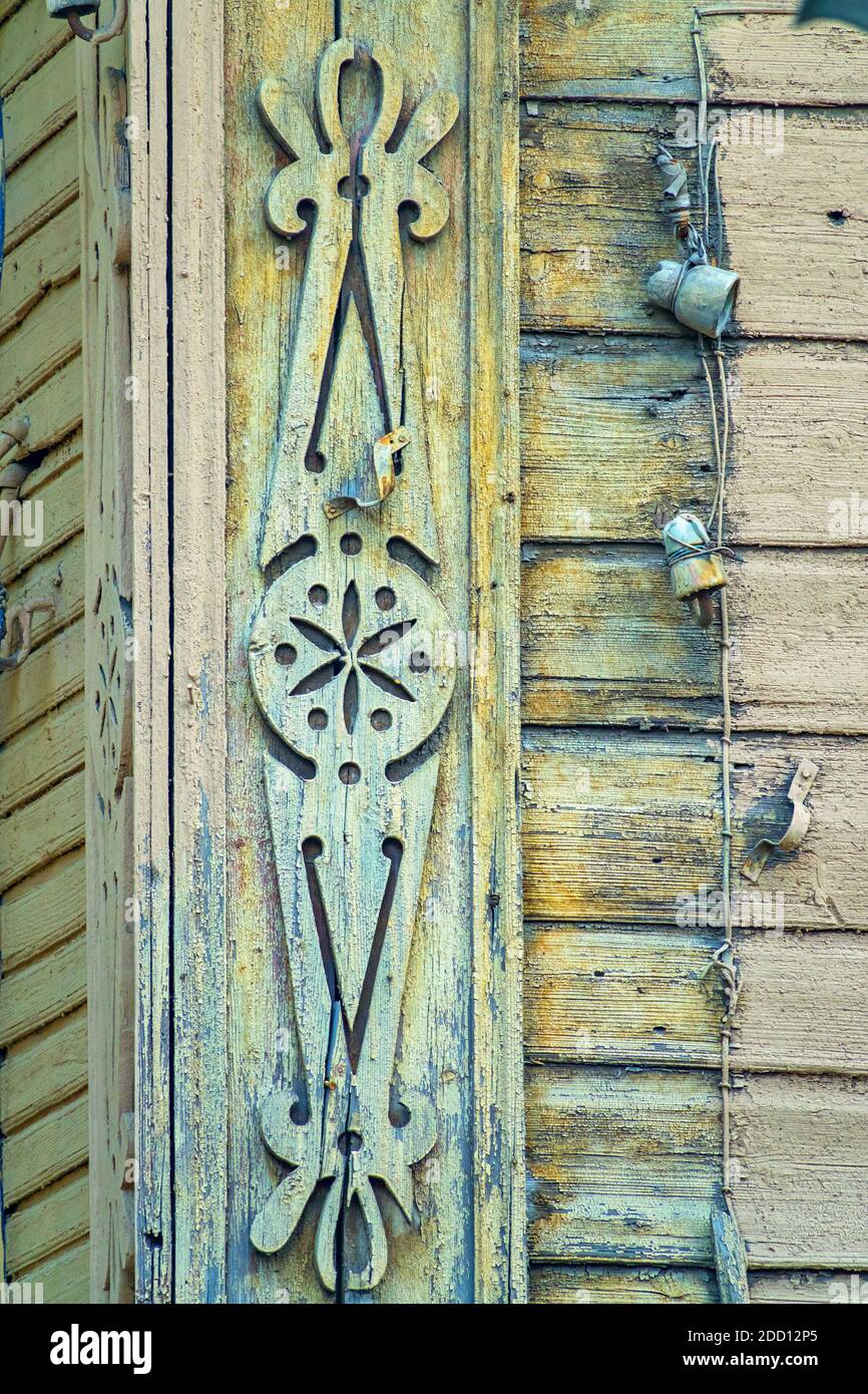 Verzierte Detail auf einem traditionellen Holzhaus in Samara, Russland Stockfoto