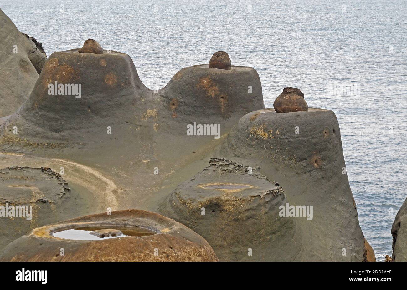 Erodierter Fels soll wie Kerzen aussehen Yehliu Geopark, Taiwan April Stockfoto