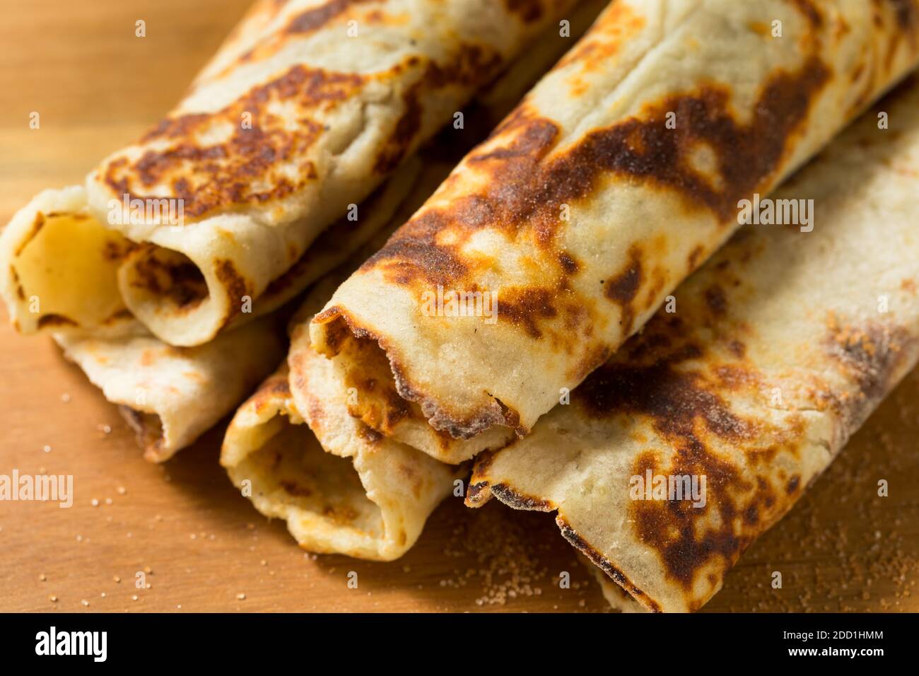 Hausgemachte norwegische Kartoffellefse Fladenbrot mit Zucker und Butter Stockfoto