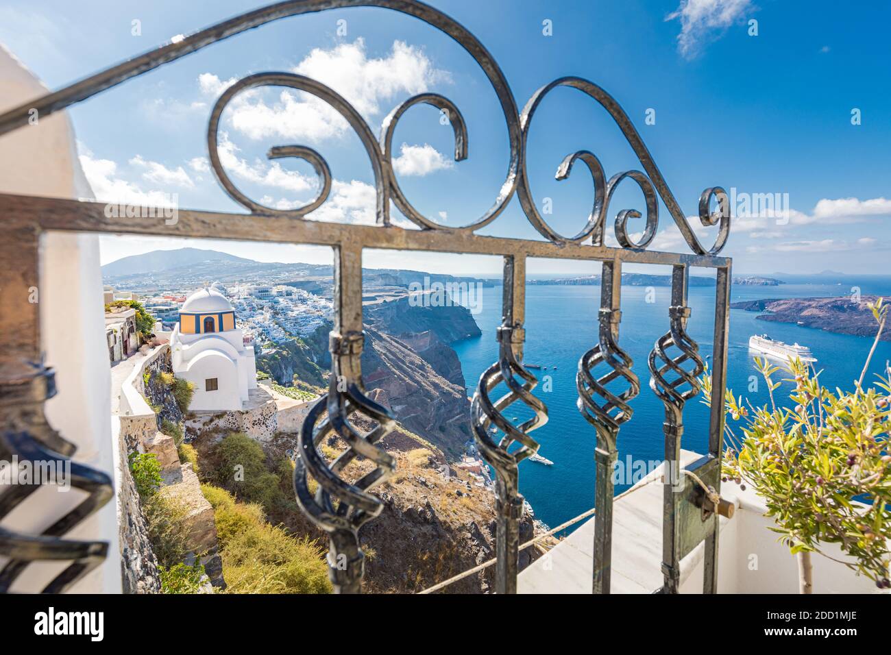 Wunderschöne weiße Caldera Ansicht von Santorini in Griechenland. Sommerferien Hintergrund. Luxus Reise Tourismus Konzept. Tolles Sommerziel, entspannen Stockfoto