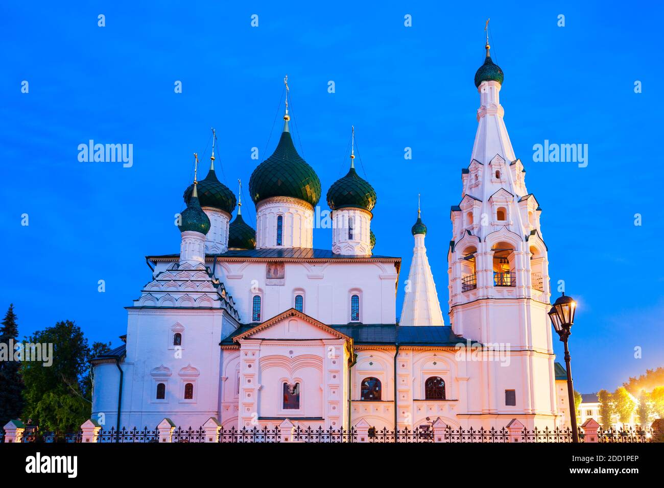 Die Kirche von Ilja oder Elija der Prophet auf Sowetskaja Platz im Zentrum der Stadt Jaroslawl, Goldener Ring von Russland bei Sonnenuntergang Stockfoto