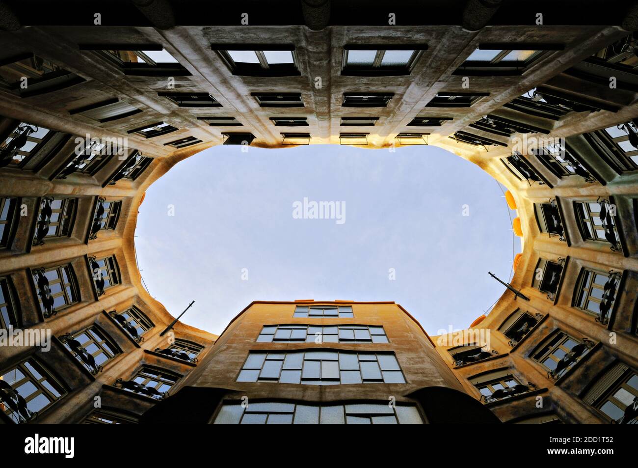 Innenhof der Casa Mila (oder La Pedrera) in Barcelona, Katalonien, Spanien Stockfoto