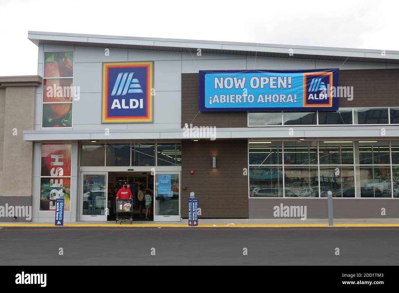 Aldi supermarket logo icon Fotos und Bildmaterial in hoher Auflösung