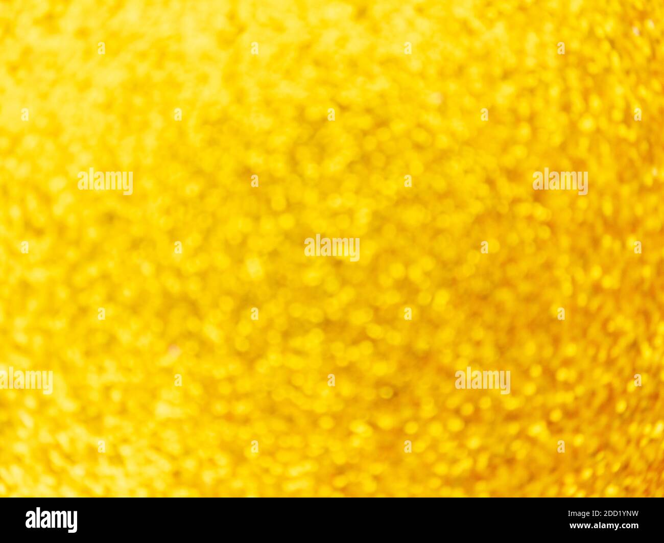 Golden Defokussierung leuchtet Hintergrund. Festliches abstraktes wirbelndes Bokeh Stockfoto