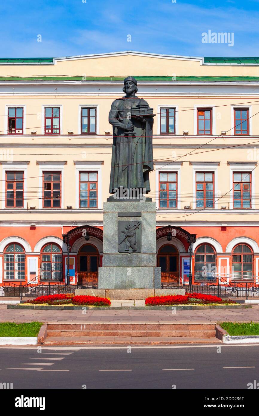 JAROSLAWL, RUSSLAND - 05. AUGUST 2020: Jaroslaw die Weise Statue in Jaroslawl Stadt, Goldener Ring von Russland. Jaroslaw war Großfürst Weliki Nowgorod a Stockfoto