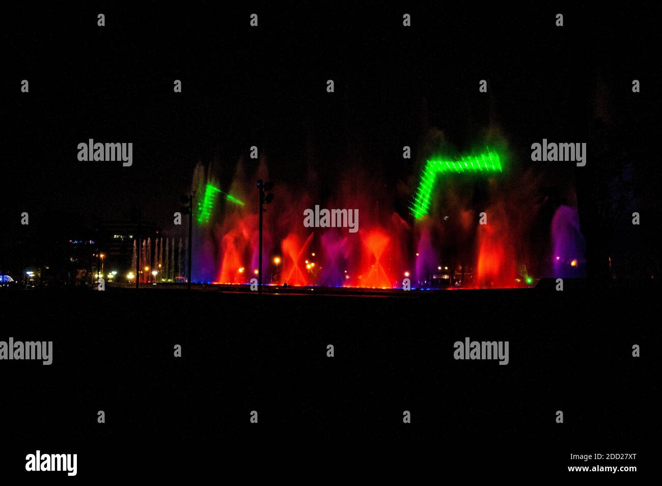 Wasserspiele auf dem Magic Water Circuit (weltgrößter Springbrunnenkomplex), Park of the Reserve, Lima, Peru. Stockfoto