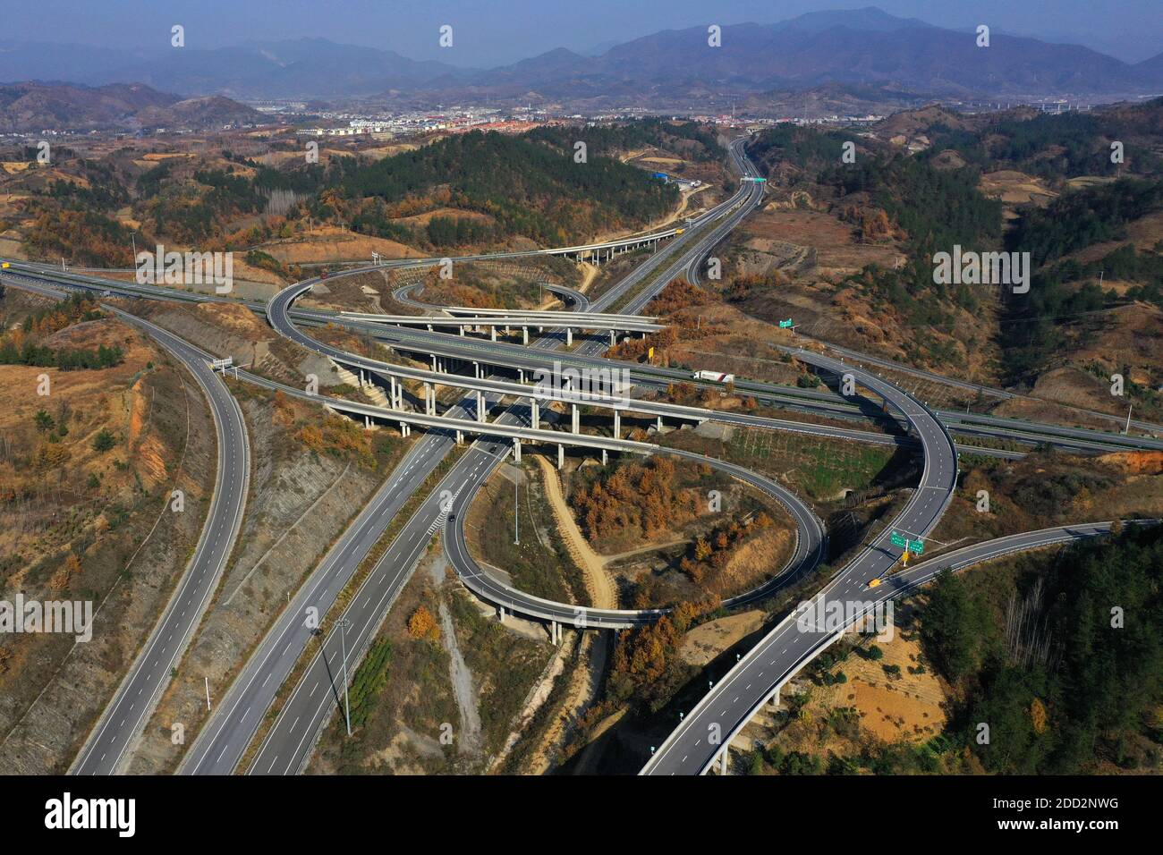 Die westliche Bergregion Autobahn wechselt Stockfoto