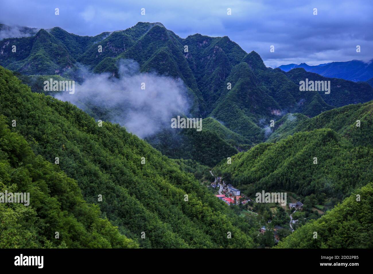 Funiu Bezirk des westlichen henan in der Wolke Stockfoto