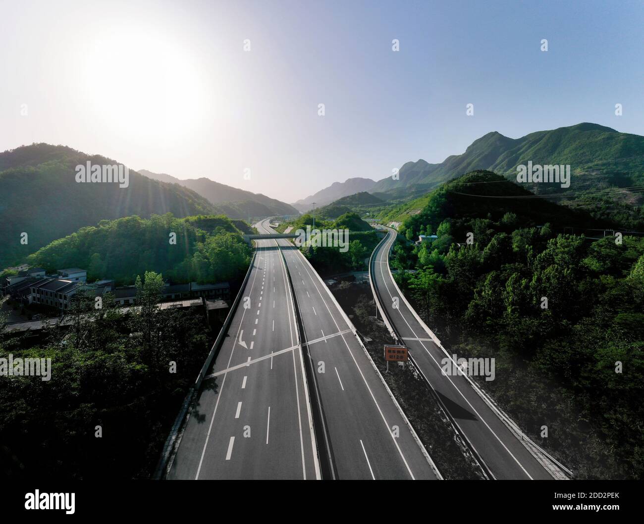 Henan Schnellstraße in den westlichen Berggebieten Stockfoto