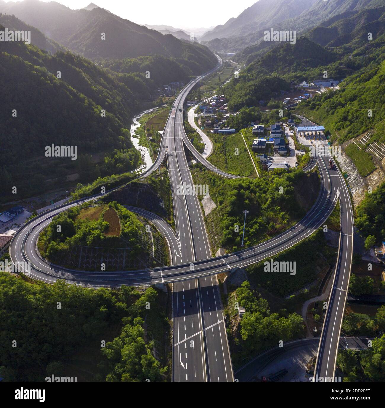 Henan Schnellstraße in den westlichen Berggebieten Stockfoto
